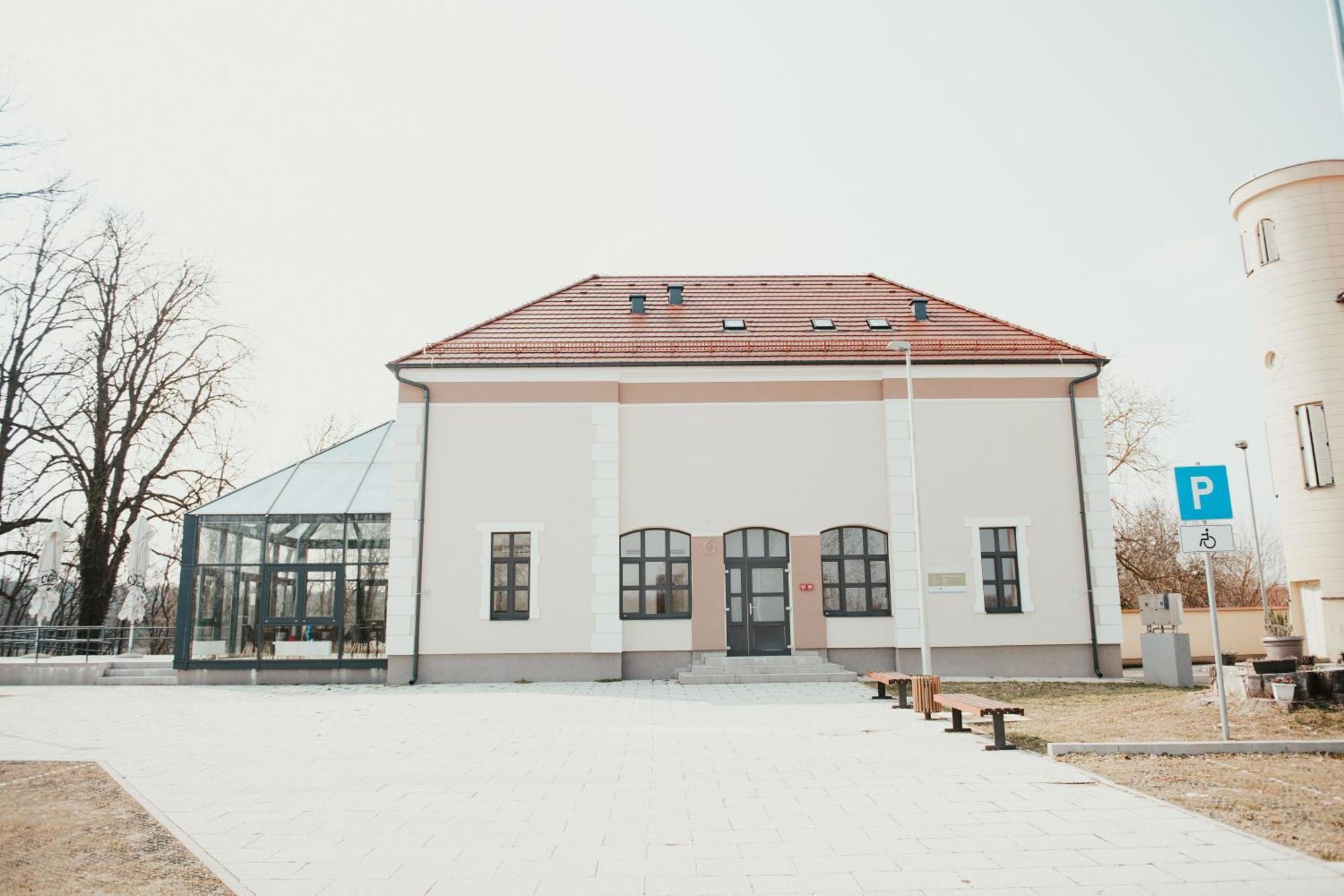 Hotel Kurija Jankovic Lukac Exterior foto